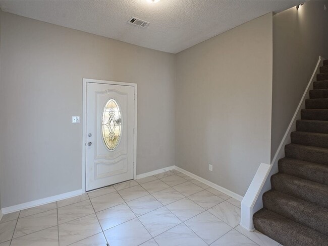 Building Photo - Charming 6 bed, 3 bath home on corner lot between S. Germantown and Hacks Cross.