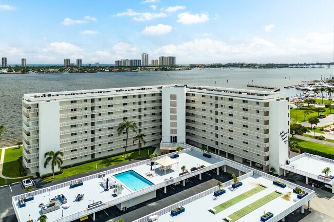 Building Photo - 301 Lake Shore Dr