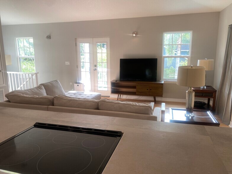 Building Photo - 523 E Livingston St