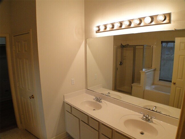 Building Photo - 20606 Palm Rain Ct