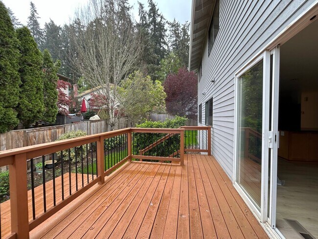 Building Photo - Large 4 Bed, 2.5 Bath House! Landscaping Included!
