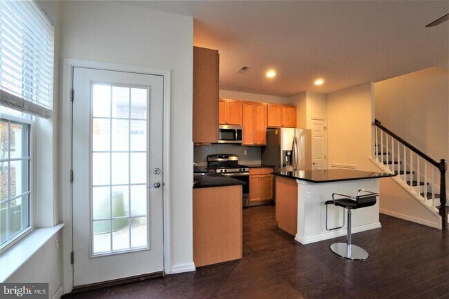 Building Photo - 1013 Chapman Cir
