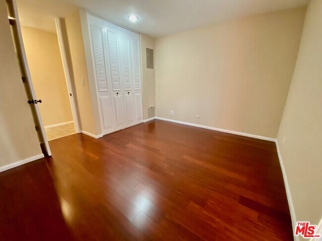 Building Photo - 6375 Green Valley Cir