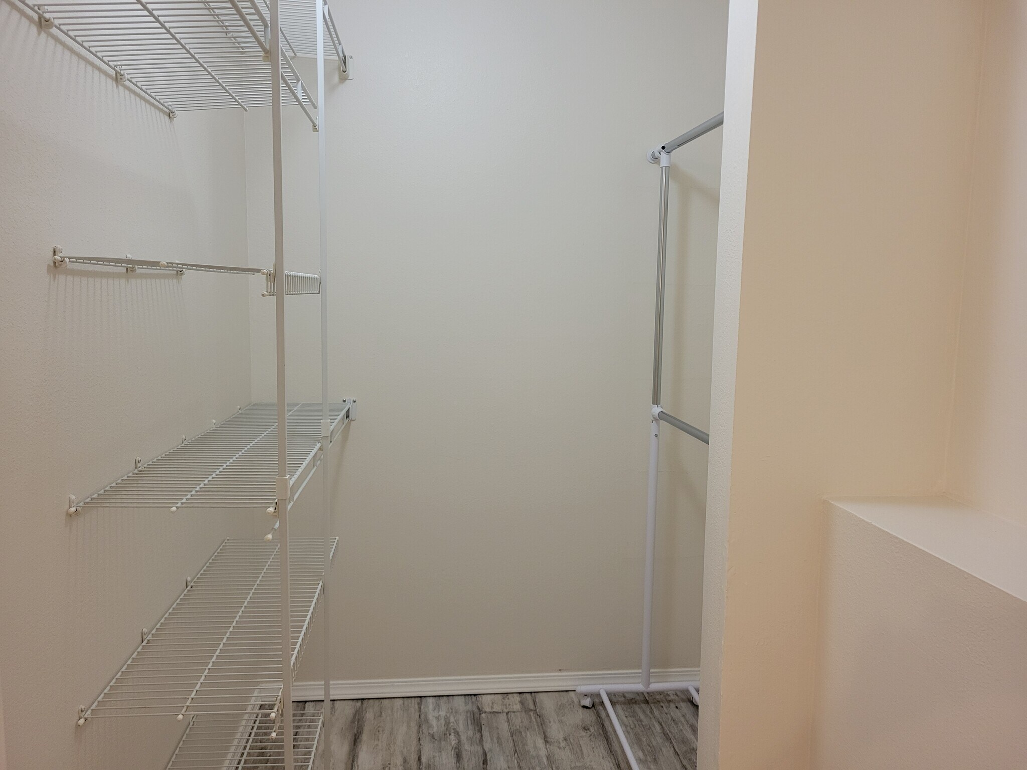 Building Photo - 160 Foxfield Dr