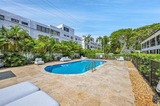 Building Photo - 204 Sunrise Dr