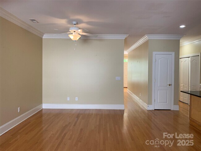 Building Photo - 215 N Faulkner Way