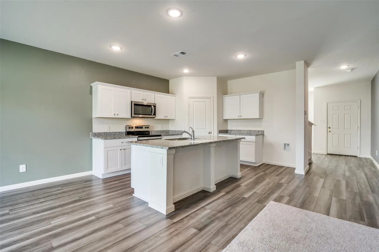 Building Photo - 731 Yorkshire Dr