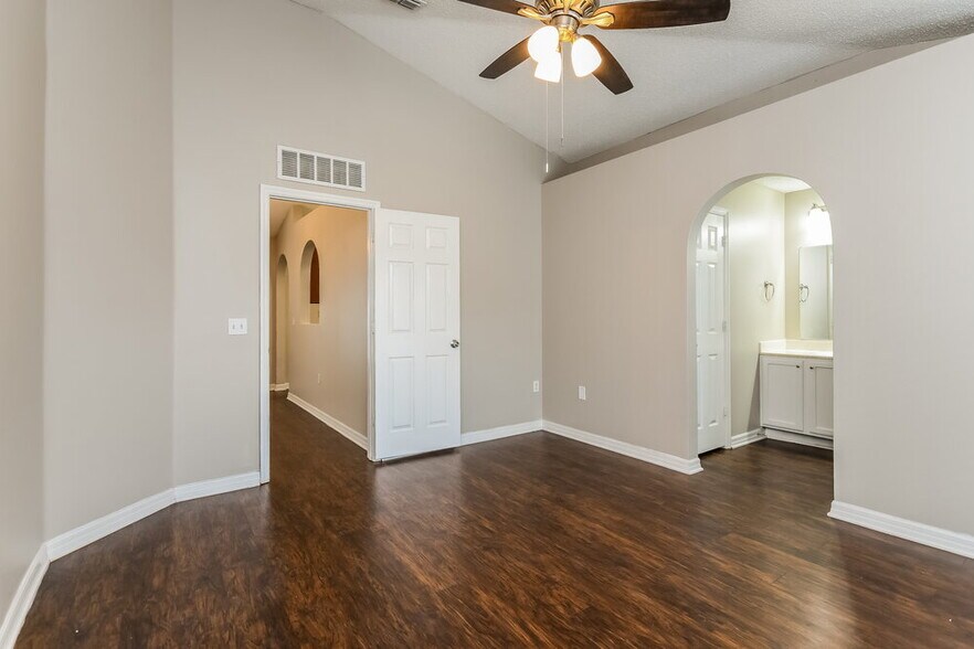 Building Photo - 2688 Whispering Trails Dr