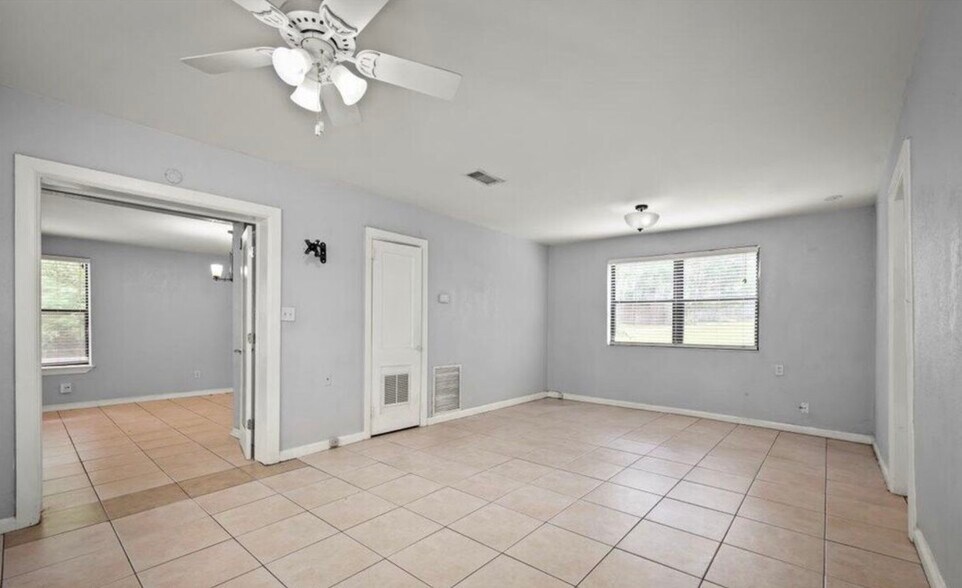 Building Photo - 1277 Mayfair Rd