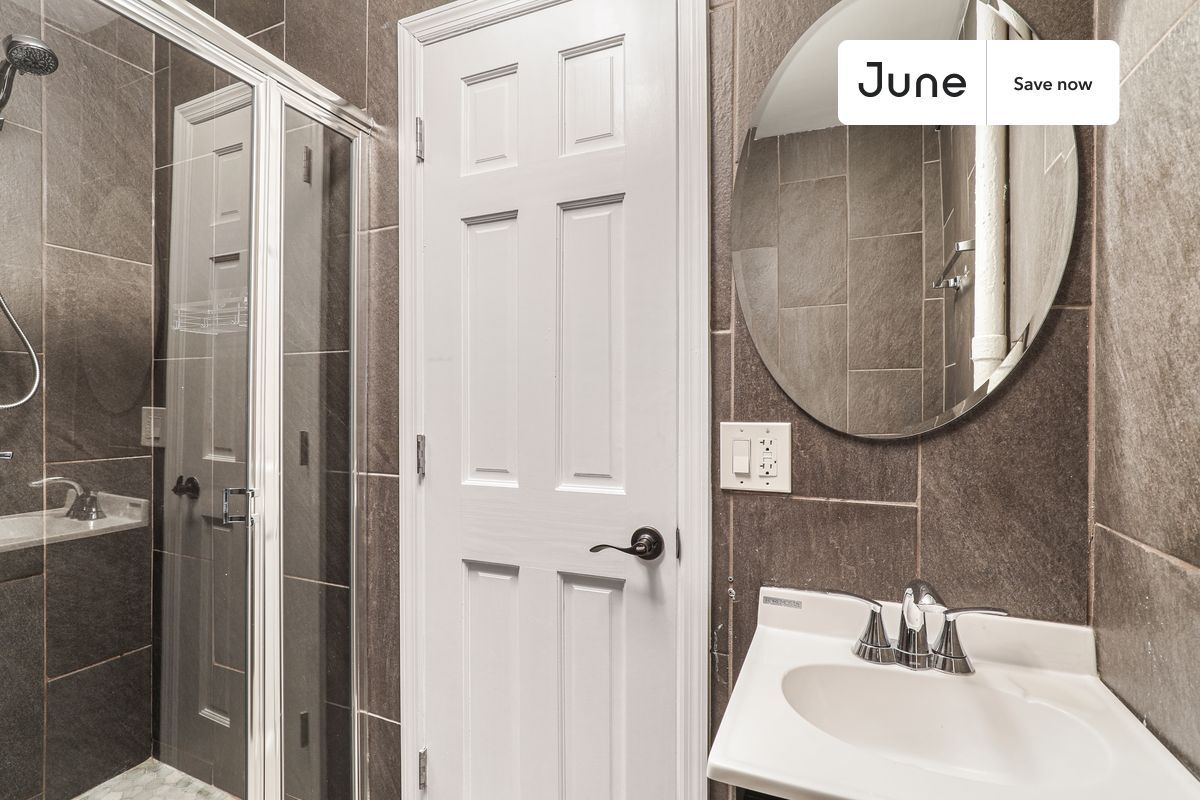 Building Photo - 534 E 14th St