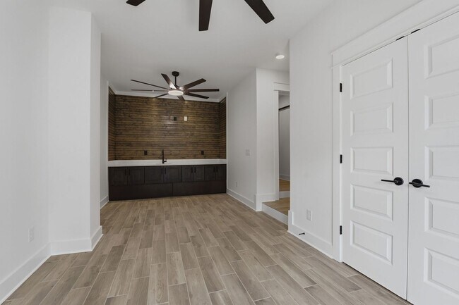 Building Photo - Spacious 5-Bedroom with Fenced Yard & Modern Amenities