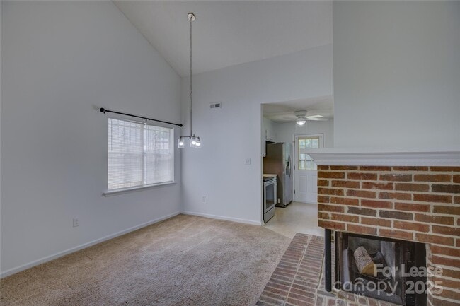 Building Photo - 405 N Summit Ave