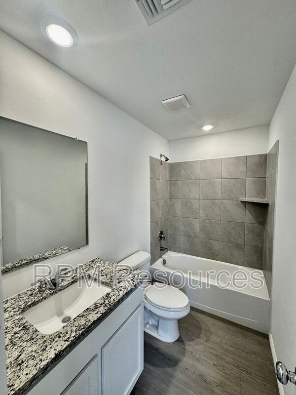 Building Photo - 14818 Razorbill Dr