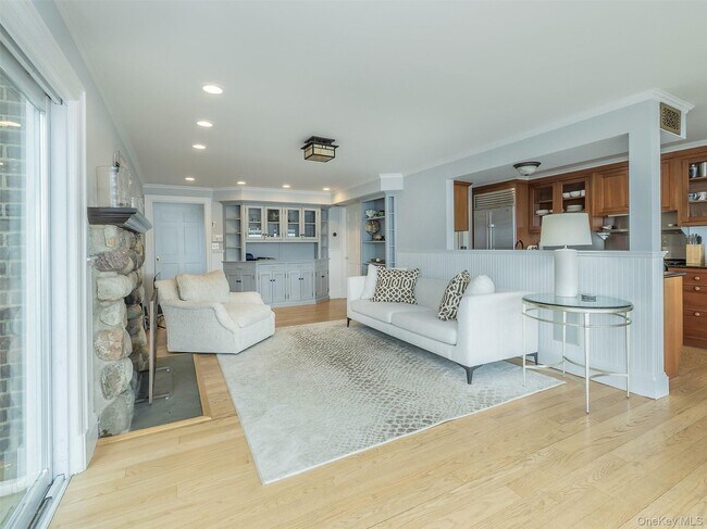 Building Photo - 24 Bay Ave