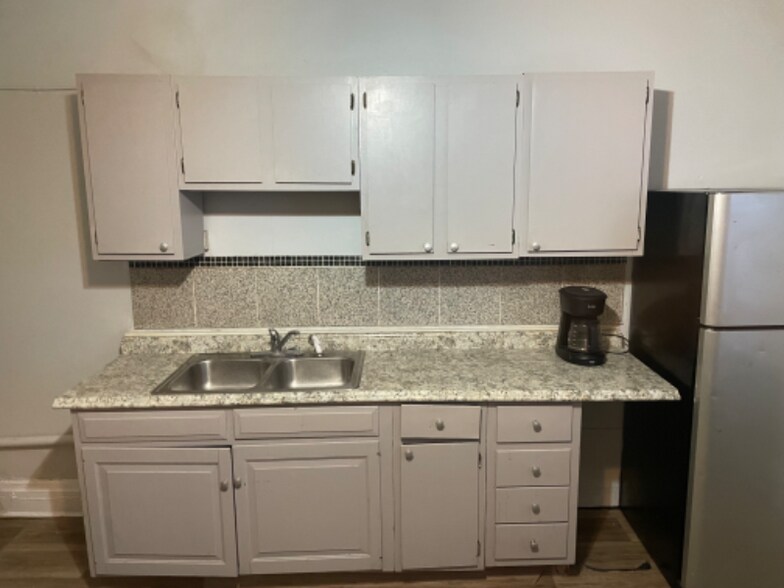 Primary Photo - 2904 E 6th Ave