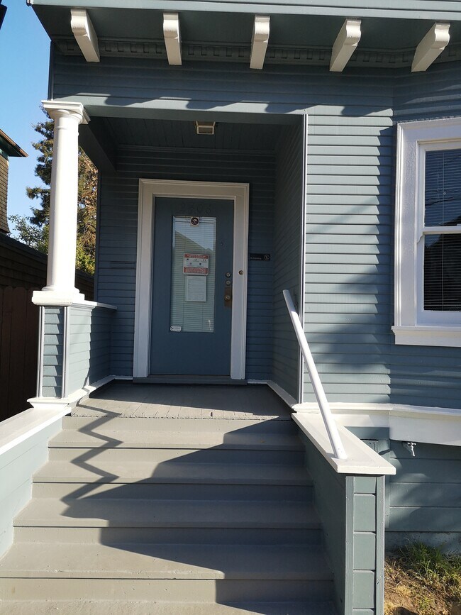 Building Photo - 2406 Blake St