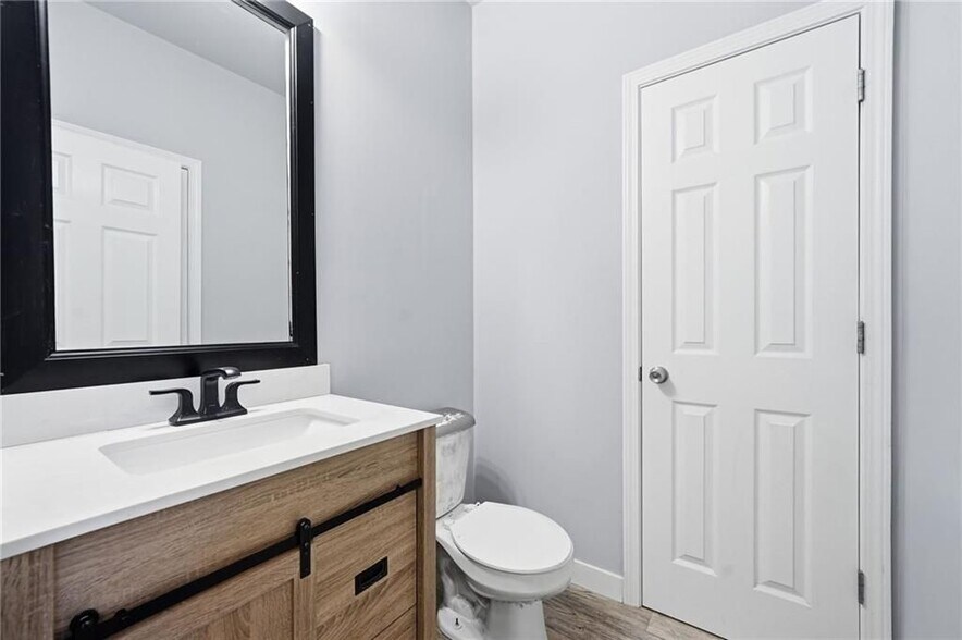 Building Photo - 1582 Ewing Farm Dr