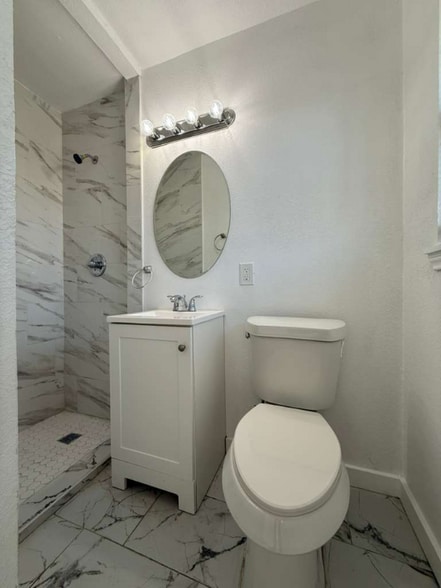 Building Photo - 339 Brettonwood Dr