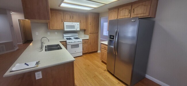 Building Photo - 4 Bedroom, 3 Bath Cul-de-Sac in Hemet