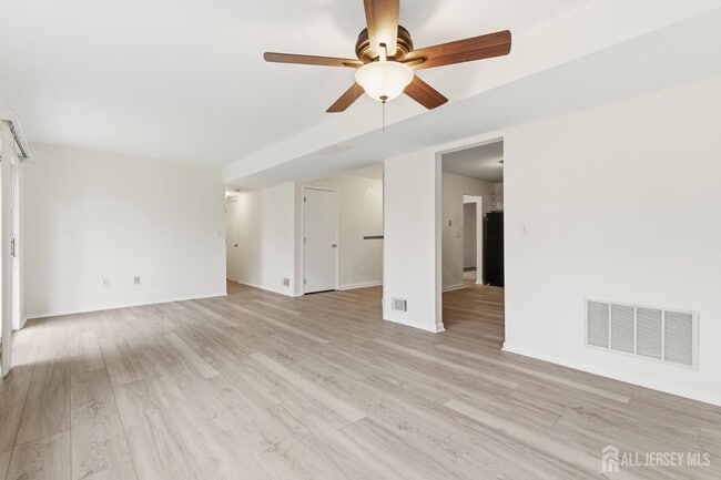 Building Photo - 405 Plymouth Rd