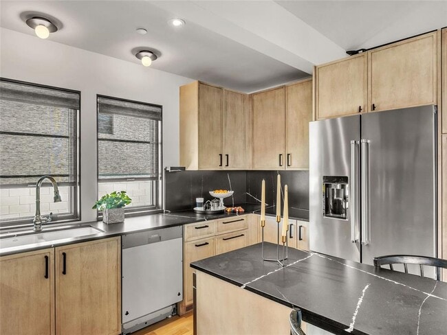 Building Photo - 1229 N Dewey Ave