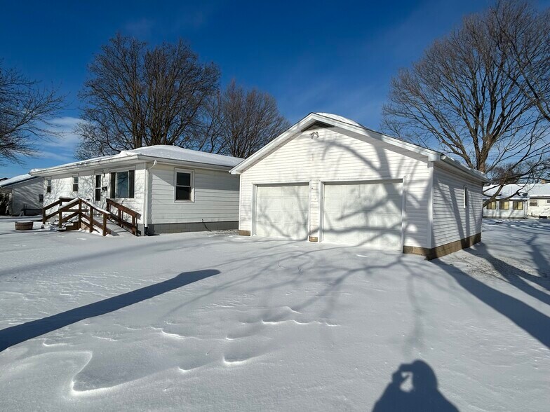 Building Photo - 130 Walnut St