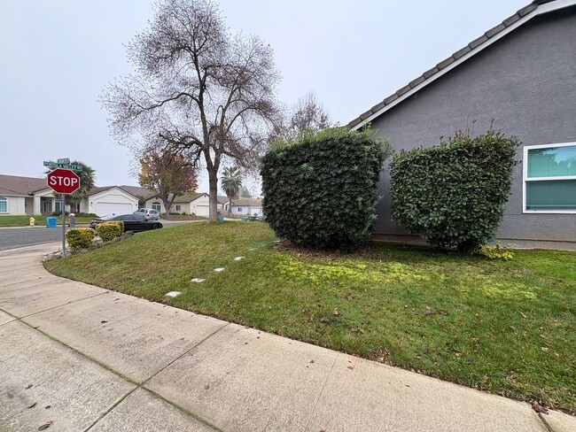 Building Photo - 3 Bedroom Home