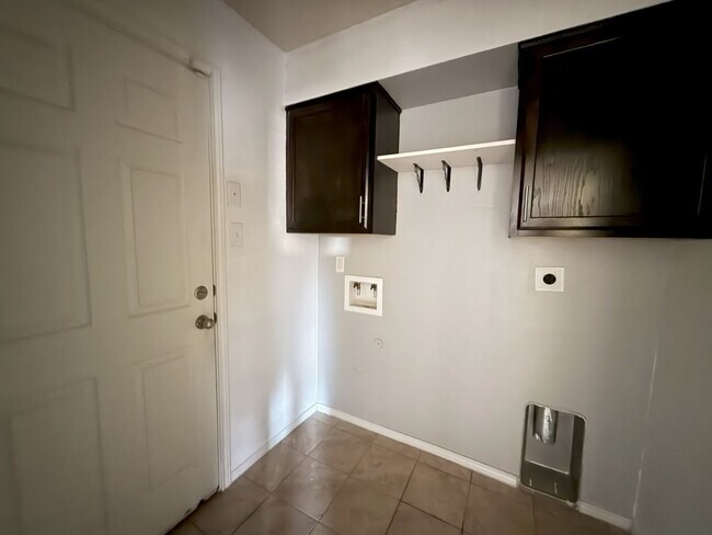 Building Photo - 3417 Parkmill Dr