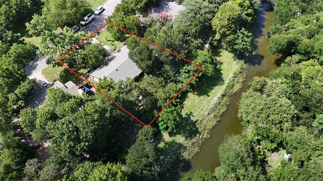 Building Photo - 409 Lake Creek Cir