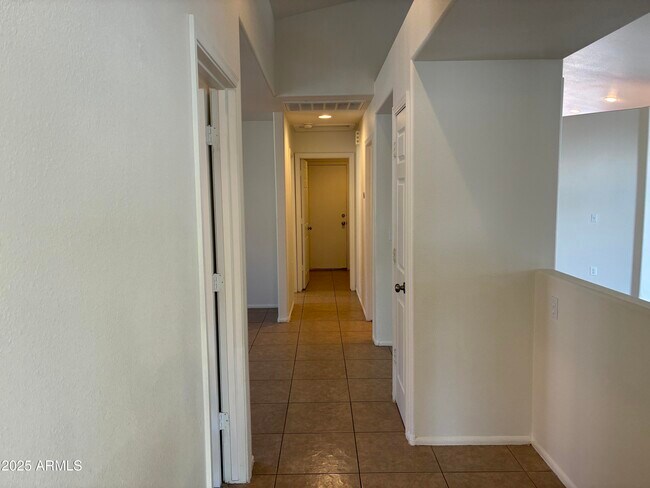 Building Photo - 10443 W Medlock Dr