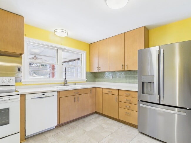 Building Photo - 6955 Navaho Rd