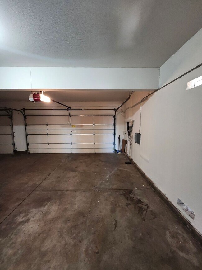 Building Photo - Beautiful two-story home located in the he...