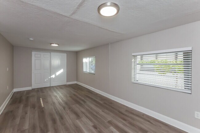 Building Photo - 1001 SW 25th Ave