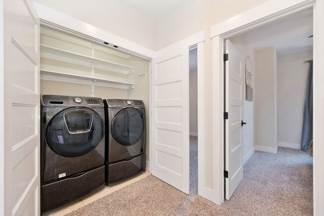 Building Photo - 3 bedroom | 2.5 bathroom | Crocker Village Brownstone