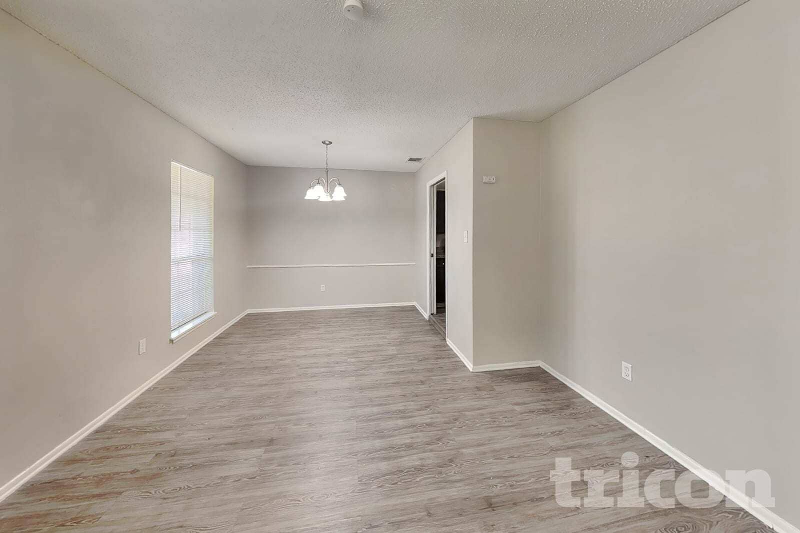 Building Photo - 13622 Oak Breeze