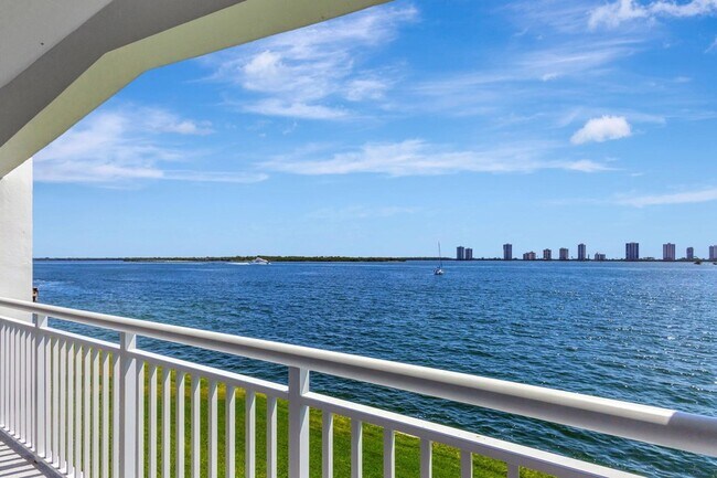 Building Photo - 100 Shore Ct