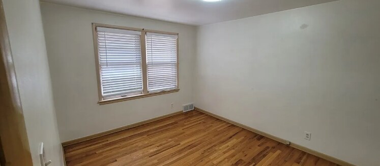 Building Photo - 2612 Warrensville Center Rd
