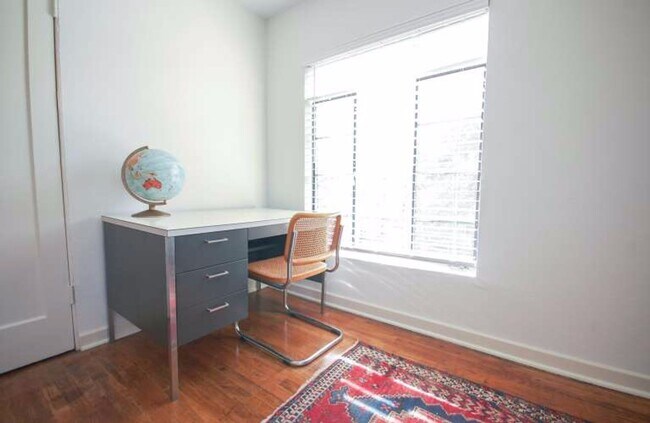 Building Photo - J01