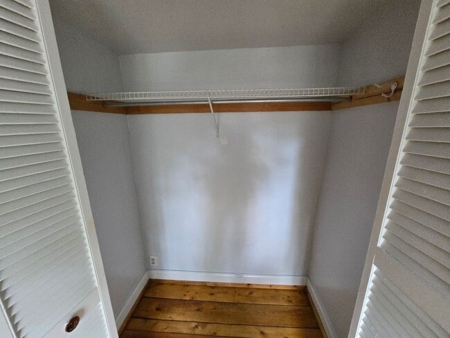 Building Photo - Cute and Quirky!! 3 Bed 2 Bath Home in upcoming Walnut Hills
