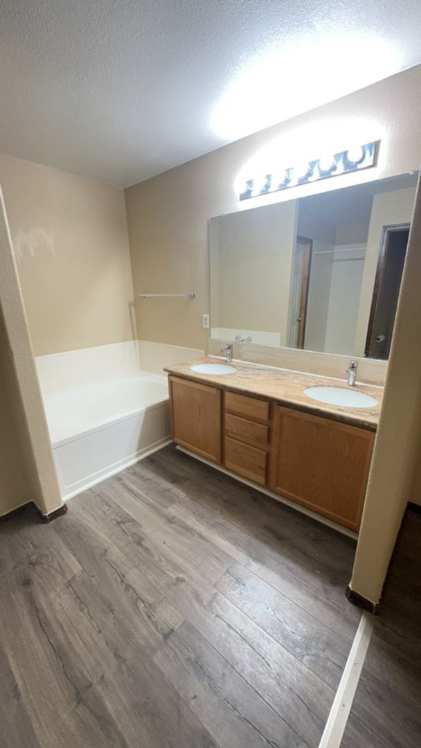 Building Photo - Spacious Antelope Meadows 5BD Home in Nort...