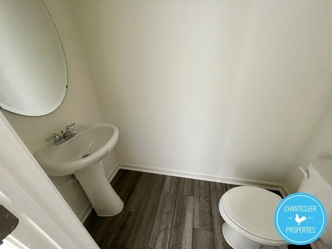 Building Photo - 329 Spaight Acrs Wy