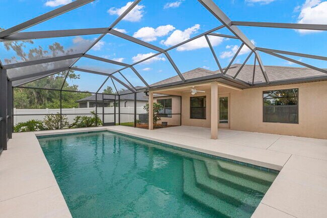 Building Photo - Beautiful Home For Rent WITH A POOL!