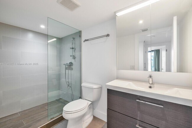 Building Photo - 7751 NE Bayshore Ct