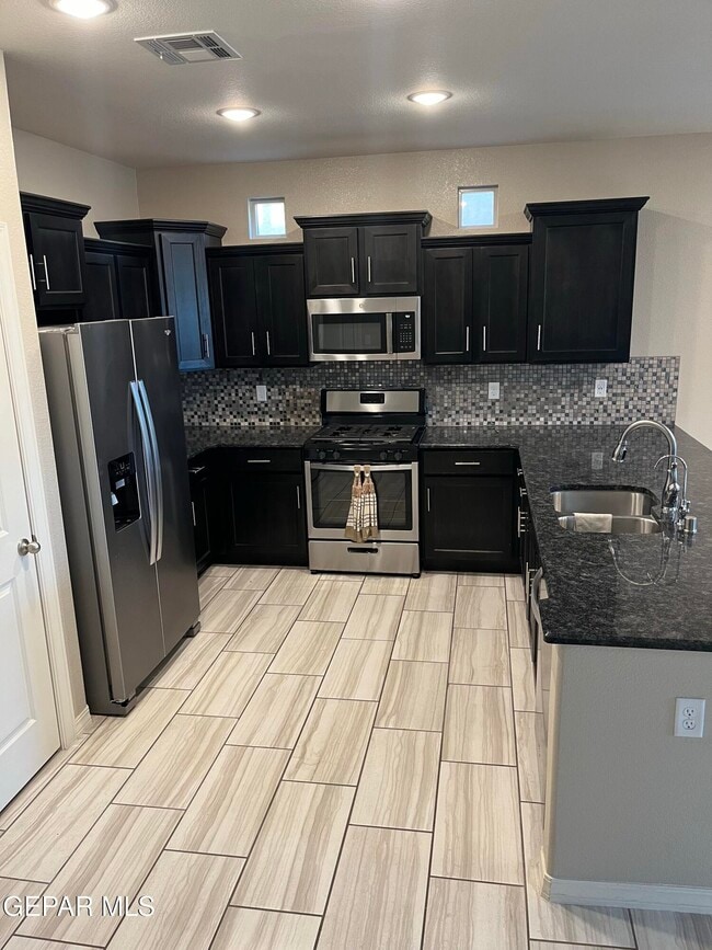 Building Photo - 14823 Pebble Hills Blvd