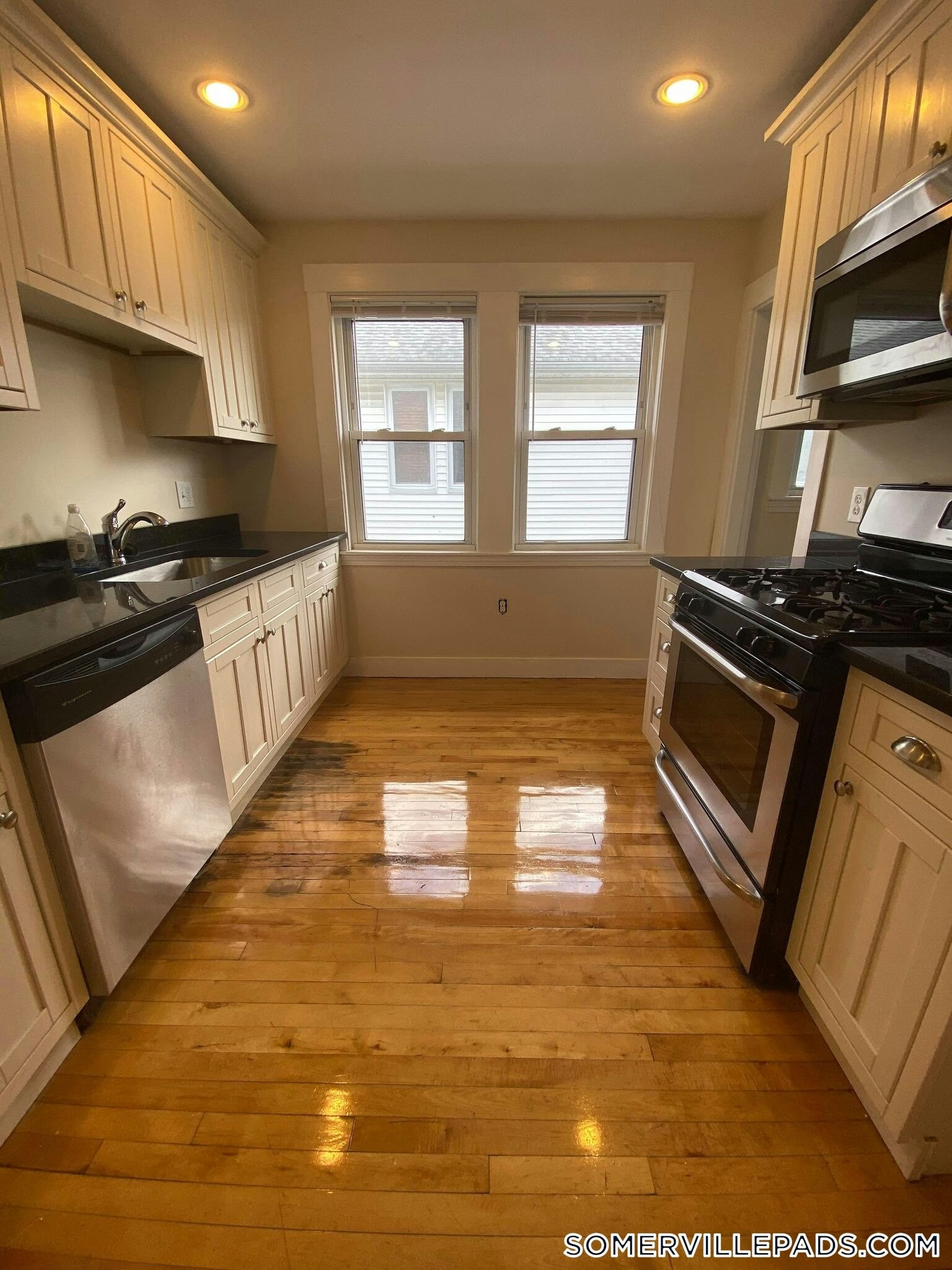 Building Photo - 56 Gordon St