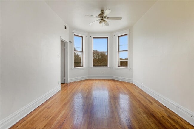 Building Photo - 3133 W Augusta Blvd