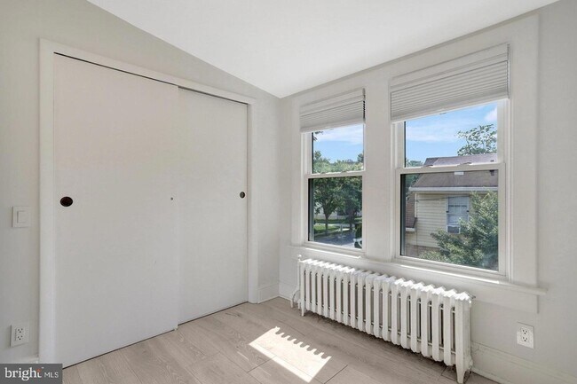 Building Photo - 915 20th St S