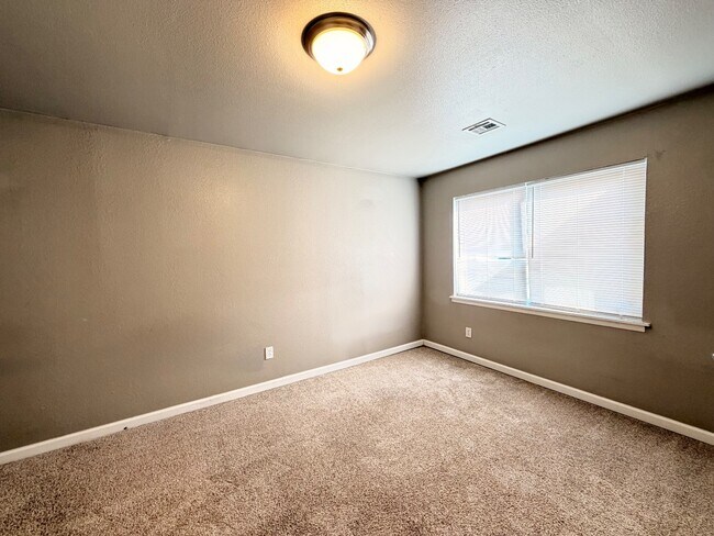 Building Photo - 8941 E 57th St