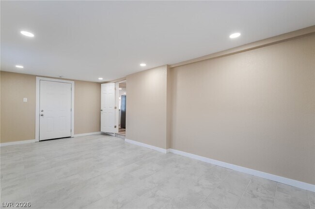 Building Photo - 5402 Tahoe Dr