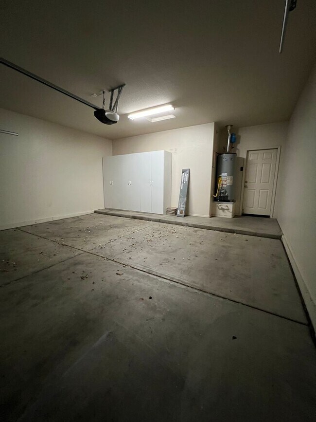 Building Photo - MOVE IN SPECIAL ~ 4 Bedroom in Stoneridge,...